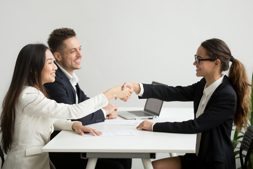 THINGS TO CONSIDER WHEN HIRING A BUSINESS LAWYER NEAR YOU